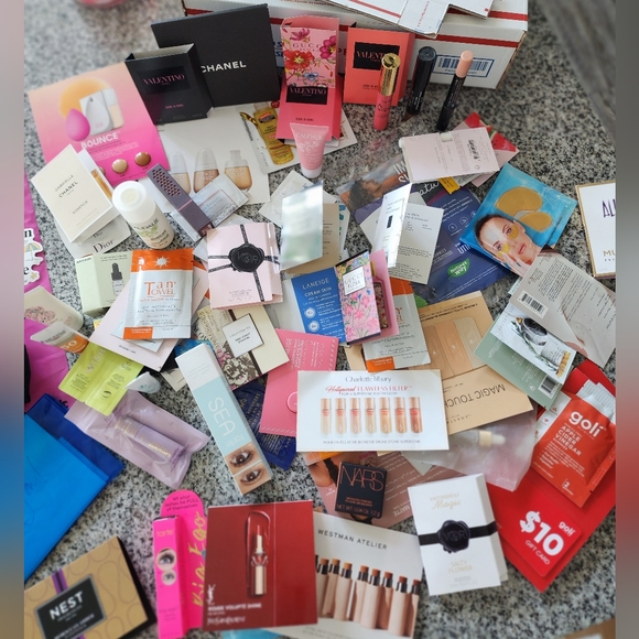 Goodies come with EVERY PURCHASE! ❤️ - Picture 3 of 4